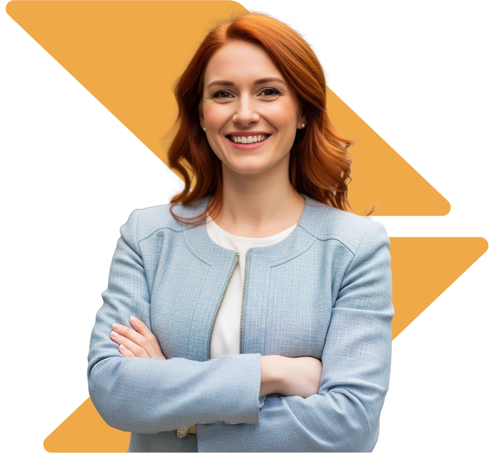 donna vestita informale sorride e ha le braccia incrociate